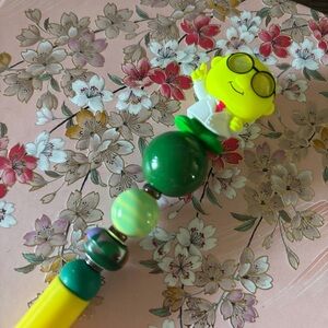 Disney Doorables: The Muppets: Dr. Honeydew (blacklight) handmade beaded pen